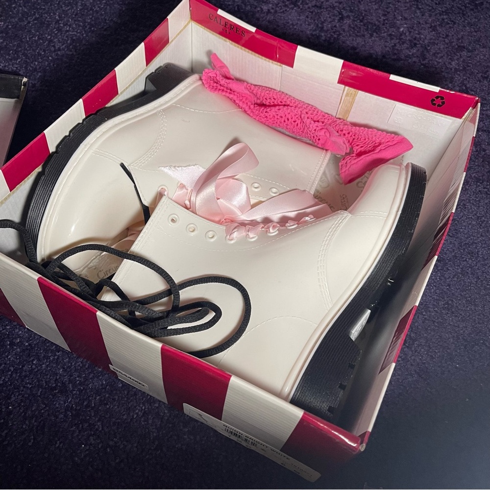 Boots - Picture 2 of 10
